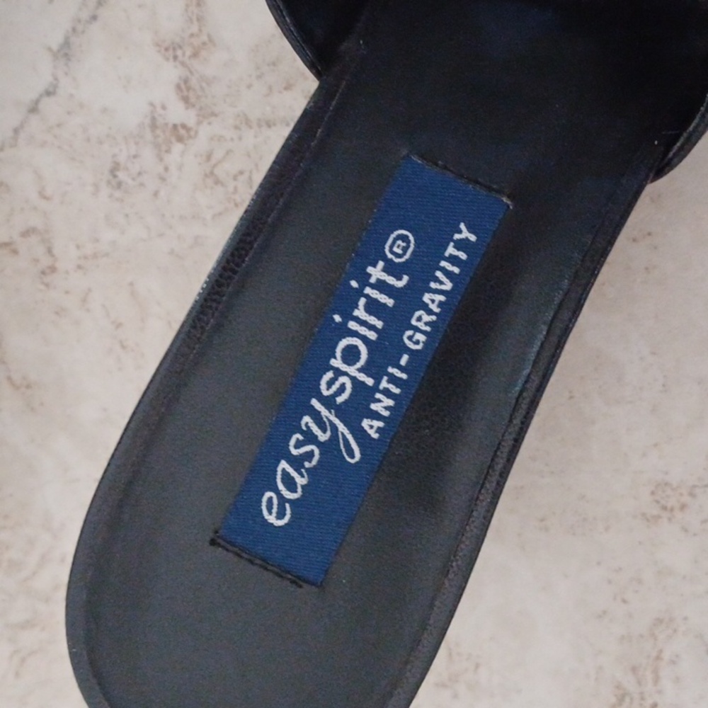 Easy Spirit Leather Slip Ons - NWOT - Picture 3 of 8